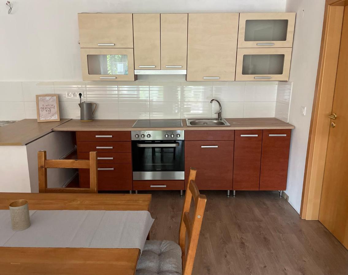 Boni Apartman Miskolc Buitenkant foto